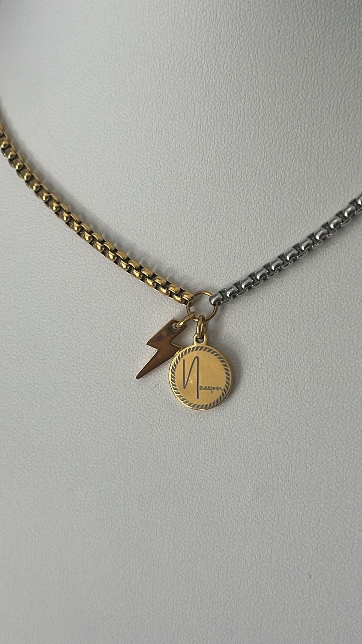 Cadena De Rayo y Logo Dos Tonos